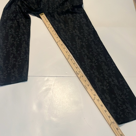 Fabletics Black Petal Define PowerHold® Mid-Rise Legging Size L - Picture 8 of 12